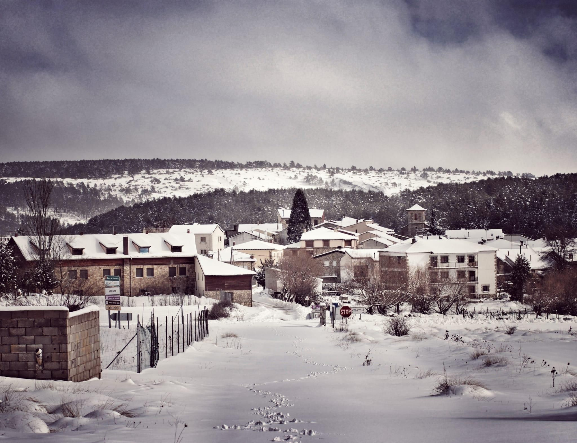 Panorámica de Griegos en pleno invierno con nieve.