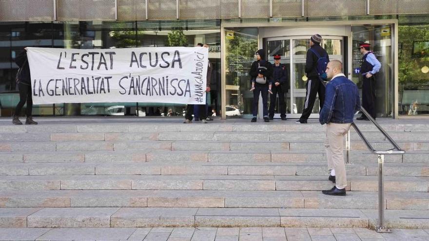 Instàncies reclamant que la Generalitat retiri acusacions