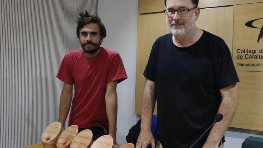 L&#039;artista Víctor Masferrer i el president del Col·legi de Periodistes de Girona, Joan Ventura