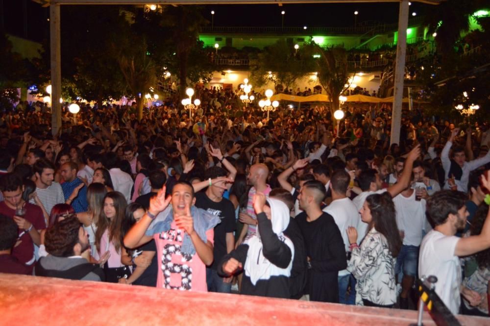 Multitudinaria Fiesta Fin de Feria en la discoteca El Jardín de Gijón.