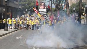 Els sindicats reclamen un augment salarial d’entre 478 i 544 euros al mes