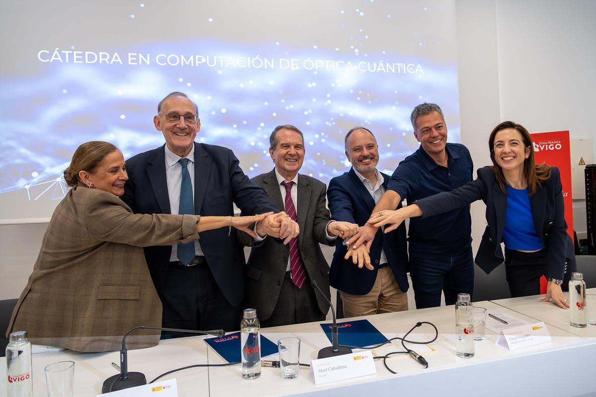 Carmela Silva, Manuel Reigosa, Abel Caballero, David Regades, Marcos Curty e Inés González.
