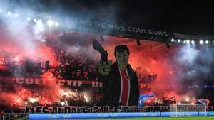 Uno de los tifos desplegados por los ultras del PSG en un partido de la Champions.