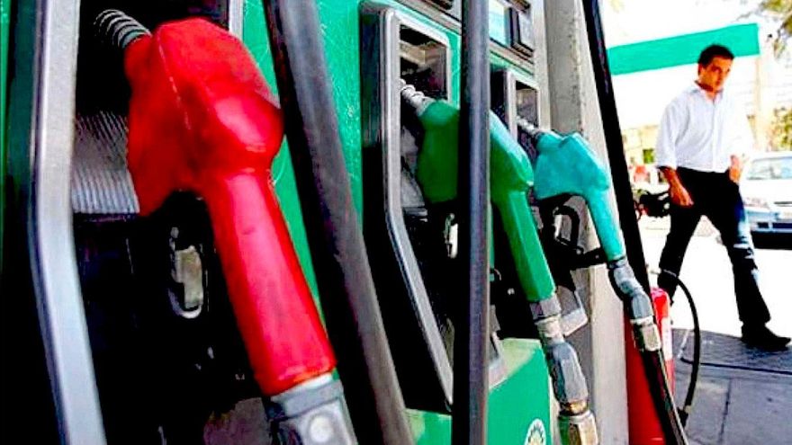 Un surtidor de gasolina. / EFE
