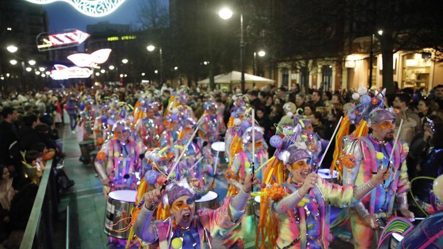 Gijón despide un multitudinario Antroxu: &quot;Los Mazcaraos&quot; se hacen con el concurso de charangas