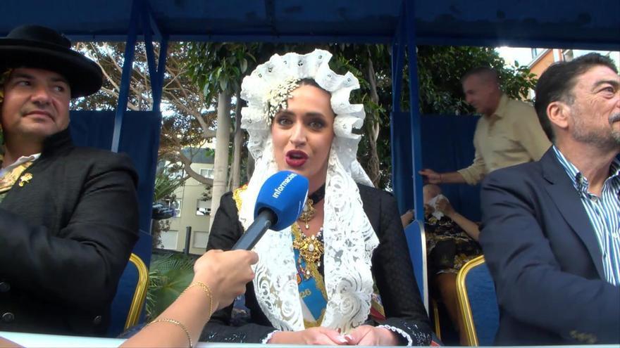 María Pastor, Bellea del Foc d'Alacant 2026, invita a seguir la actualidad de Hogueras en INFORMACIÓNTV
