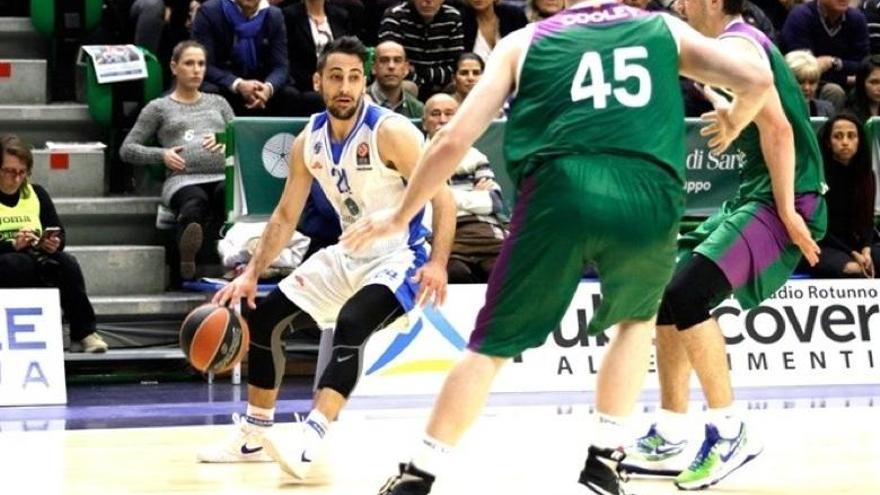 El Unicaja gana en Italia 65-77 y se jugará el liderato contra el CSKA