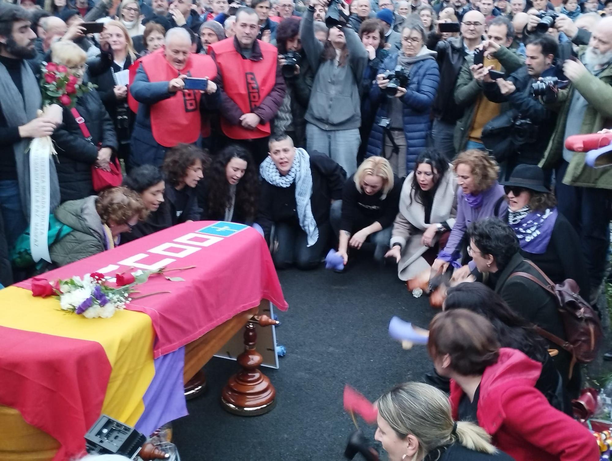 Así fue el último adiós a Anita Sirgo en Langreo