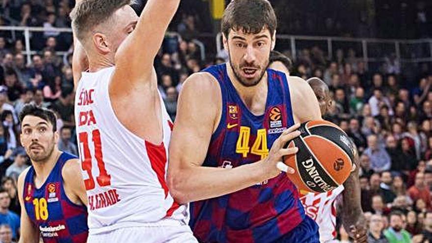 Ante Tomic intenta anotar davant del marcatge d&#039;Igor Stimac