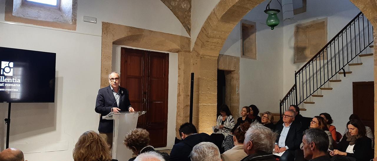 Miguel Ángel Cau, durante la presentación de actos programados por el centenario de Pollentia.