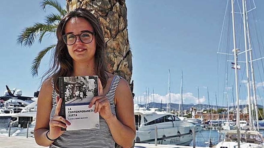 La joven escritora presenta hoy su libro en la biblioteca de Can Llobera de PollenÃ§a.