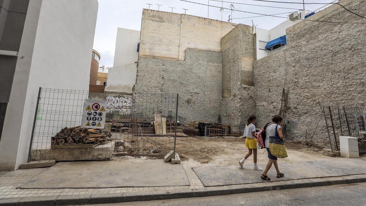 SOLARES SIN CONSTRUIIR EN BARRIO EL RAVAL ELCHE