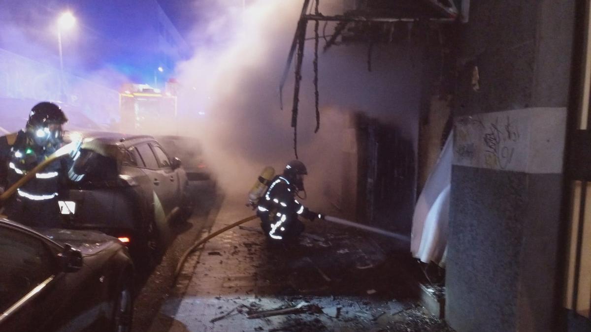 Incendio en un local con máquinas expendedoras en La Laguna.