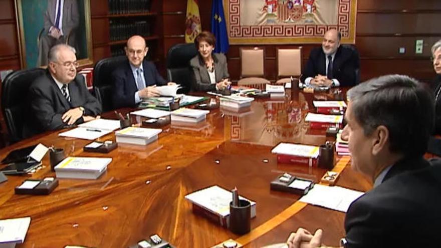 El Tribunal Constitucional impone 12.000 euros diarios de multa a los juristas de la Sindicatura Electoral