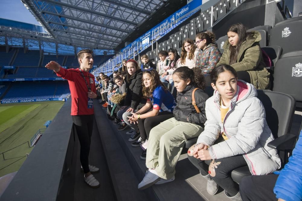 El CEIP Arteixo en Riazor con Valores Branquiazuis