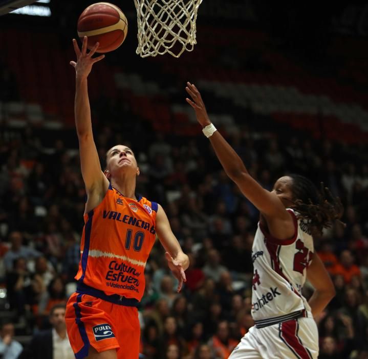 Partido entre el Valencia Basket y el Lointek Gernika