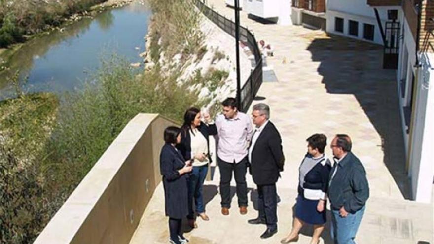 Abierto el primer tramo del paseo que discurre junto al río Genil