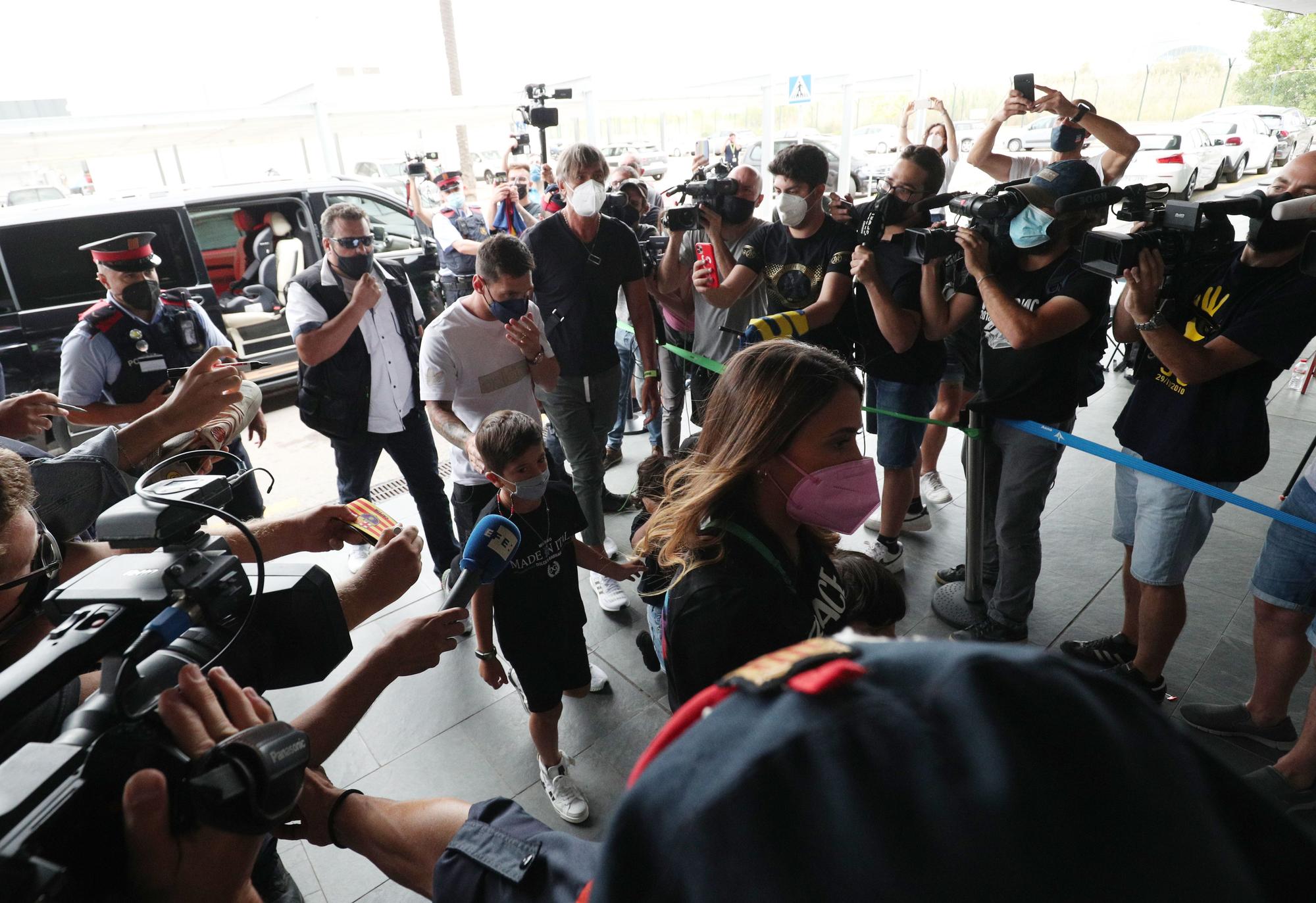 Messi a l'Aeroport del Prat per marxar a París