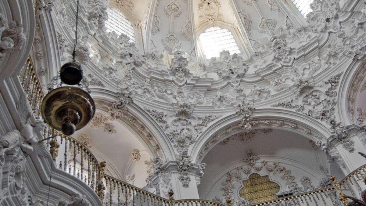 Parece un palacio de Disney, pero es el techo de la iglesia de un pueblo de Córdoba