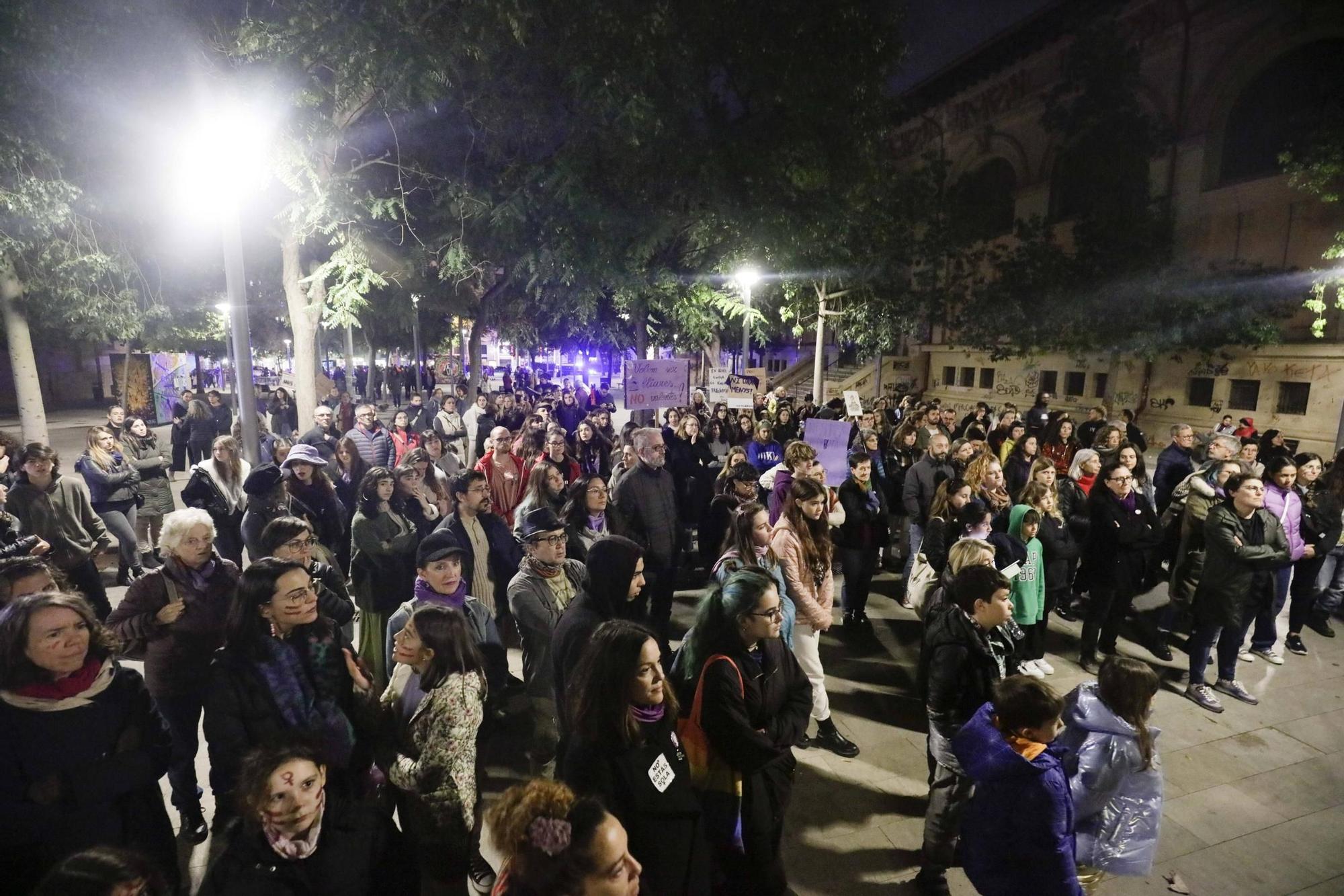 Manifestación 25N en Mallorca: Las feministas de Mallorca hacen suyo el «se ha acabado»