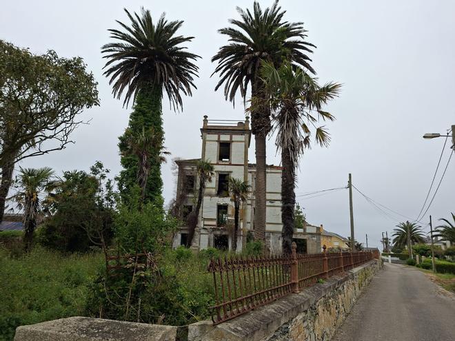 En imágenes: Estado actual de la Torre de Valdepares, en El Franco