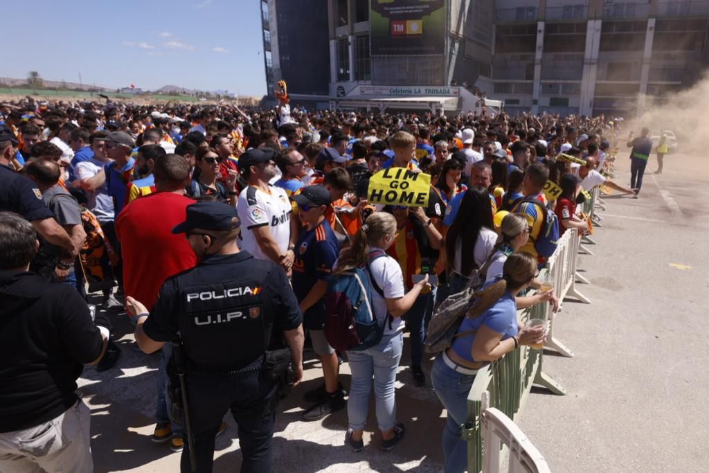 La afición del Valencia CF ante el Elche