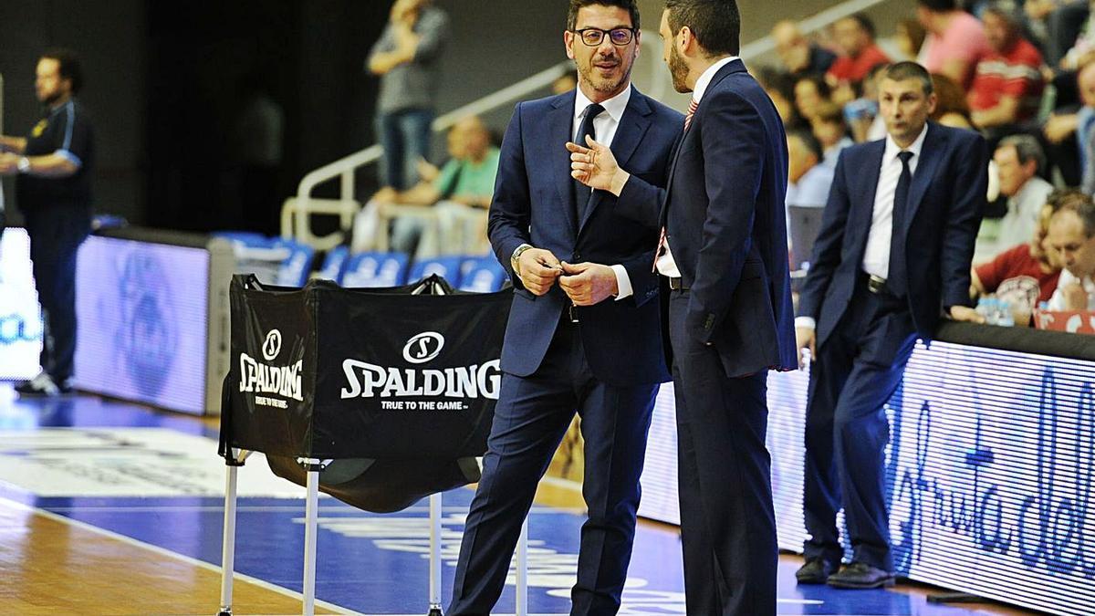 Fotis Katsikaris e Ibon Navarro durante un partido en el Palacio hace unas temporadas.