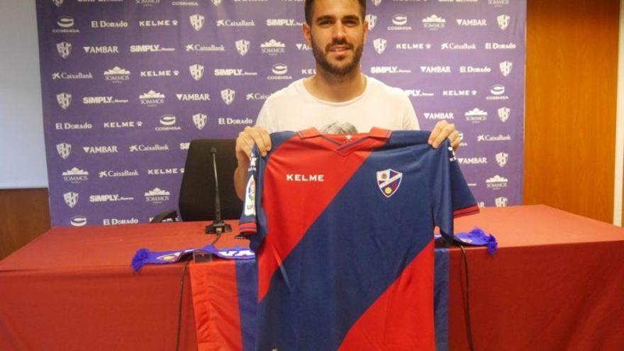 Insúa, en su presentación con el Huesca: &quot;Quiero aportar mi experiencia&quot;