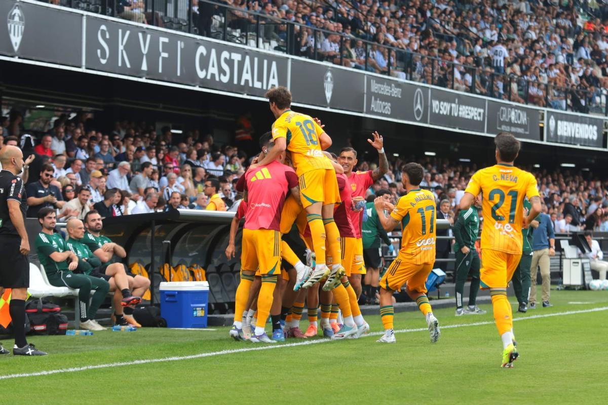 Celebración del gol del Albacete ante el Castellón.