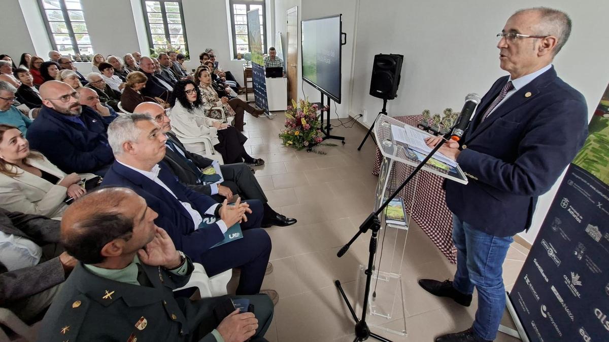 La escuela rural de San Juan de Moldes acoge la presentación del XVIII Foro Comunicación y Escuela del instituto de Vegadeo