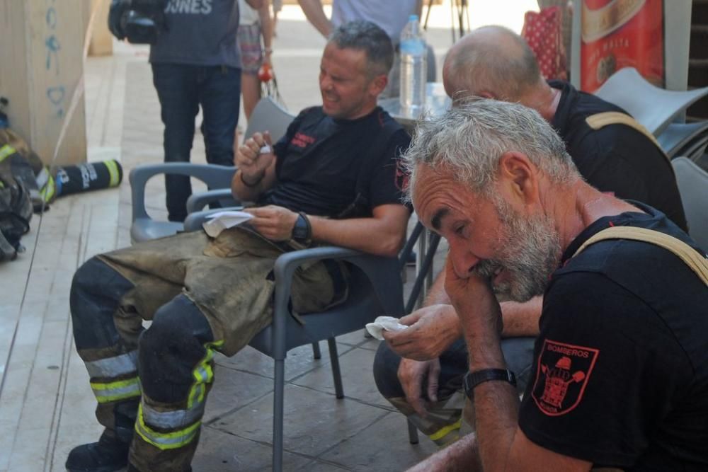 Los bomberos de Murcia, luchando contra el fuego c