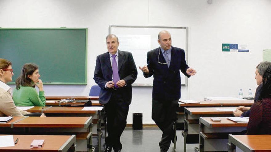José Antonio del Barrio y Alfonso Borragán, ayer en el Colegio Universitario.