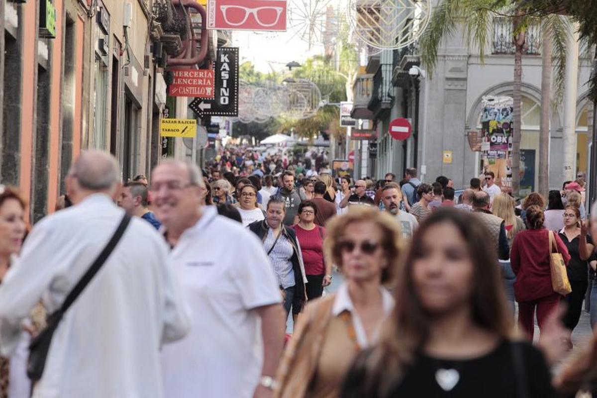 Panorámica de la santacrucera calle Castillo.