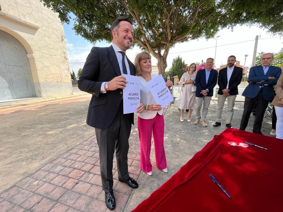 El candidato del PP a la alcaldía de Elche (Alicante), Pablo Ruz, y la de Vox, Aurora Rodil. El candidato del PP a la alcaldía de Elche (Alicante), Pablo Ruz, y la de Vox, Aurora Rodil.