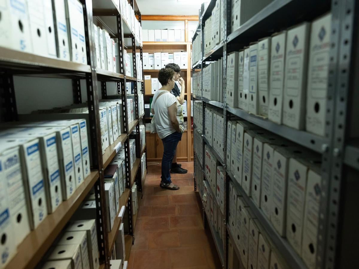 GALERÍA | Visita guiada al archivo histórico del Ayuntamiento de Toro