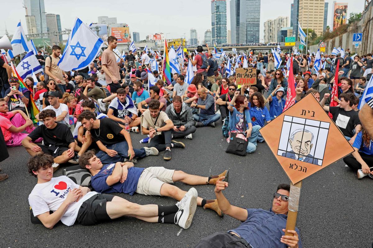 Manifestaciones en Tel Aviv contra las controvertidas reformas legales que promociona el gobierno de extrema derecha del país