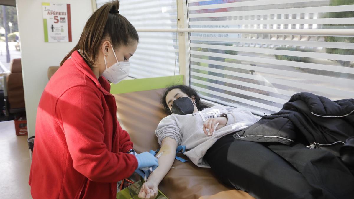 La unidad móvil de donación de sangre en Oviedo