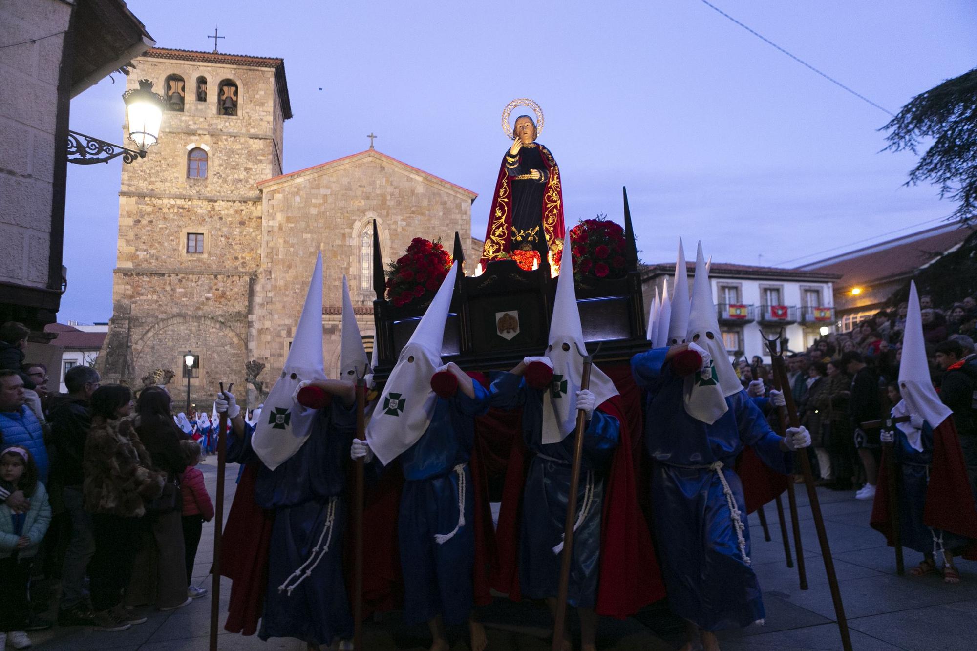 Semana Santa en Avilés: el Encuentro de Jesusín de Galiana, San Juan y la Dolorosa