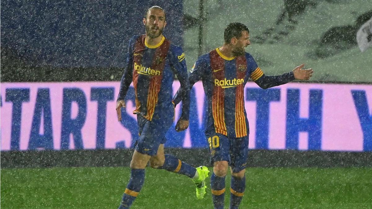 Mingueza remató con el tobillo y el Barça se mete en la pelea. Así narró la radio el gol del Barça en el Clásico