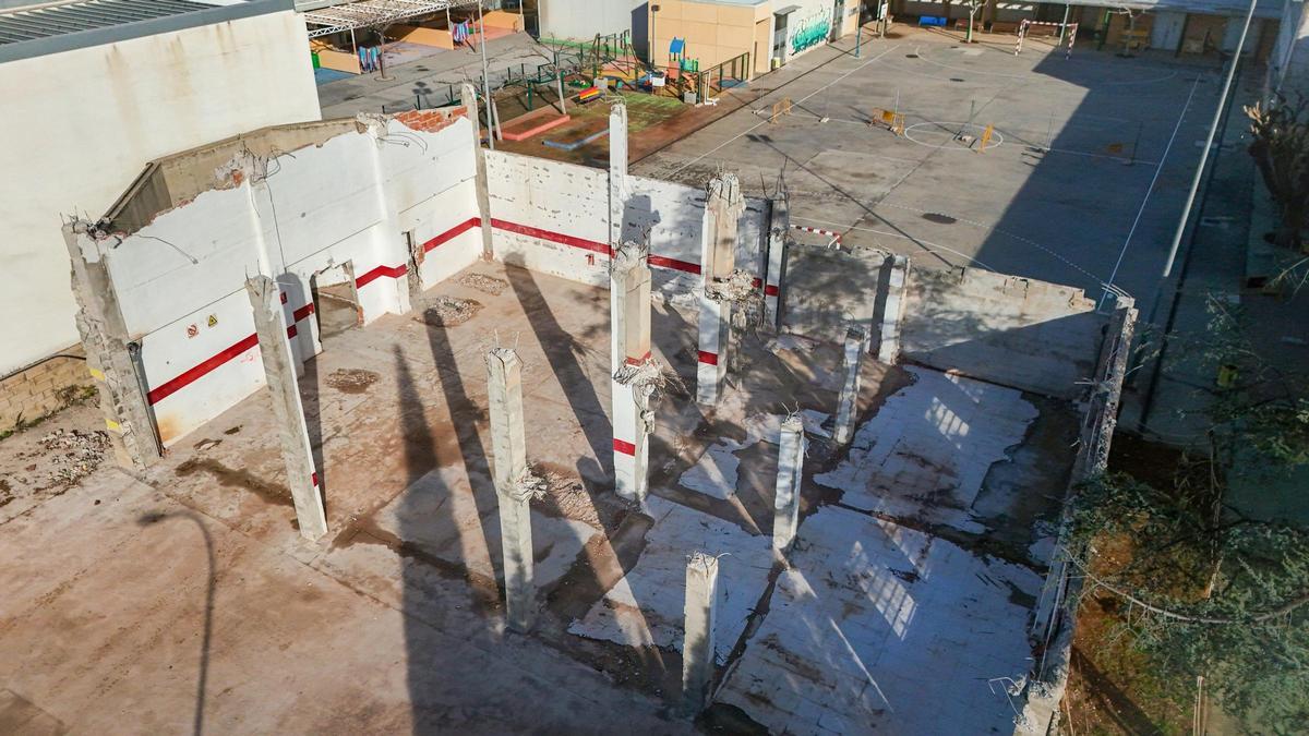 La rehabilitación integral del antiguo parque de bomberos avanza para crear un nuevo espacio de servicios, estudio y actividades.