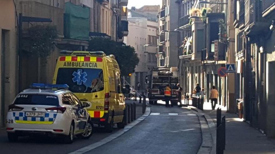 El bombers han estat treballant tot el matí a l&#039;edifici, que ha quedat greument danyat