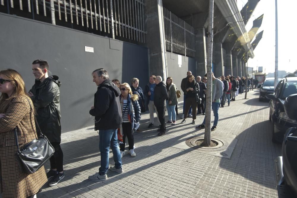 Colas para llenar Riazor en el Deportivo-Sevilla