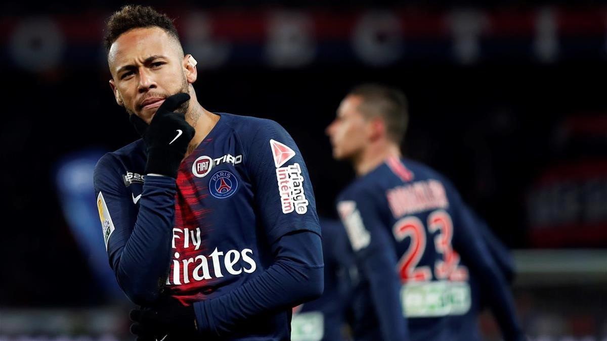 Neymar festeja el gol del Paris SG al Guingamp.