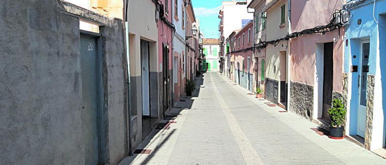 Custodia de la iglesia de sa pobla de 1629. Una imagen reciente de la calle des metge o de sa Llum de Manacor, en la que Parragó fue abatido.