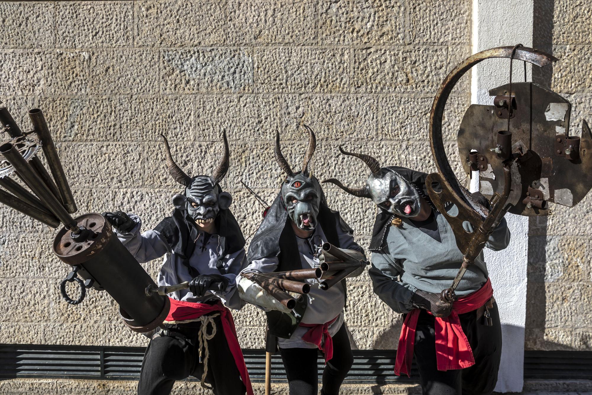 «Queremos romper los roles masculinos en los correfocs»