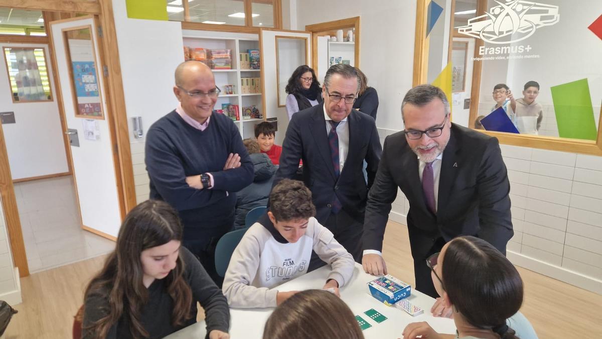 El CEIP Flor Azahar recibirá unos 12.000 euros para hacer el centro más confortable.