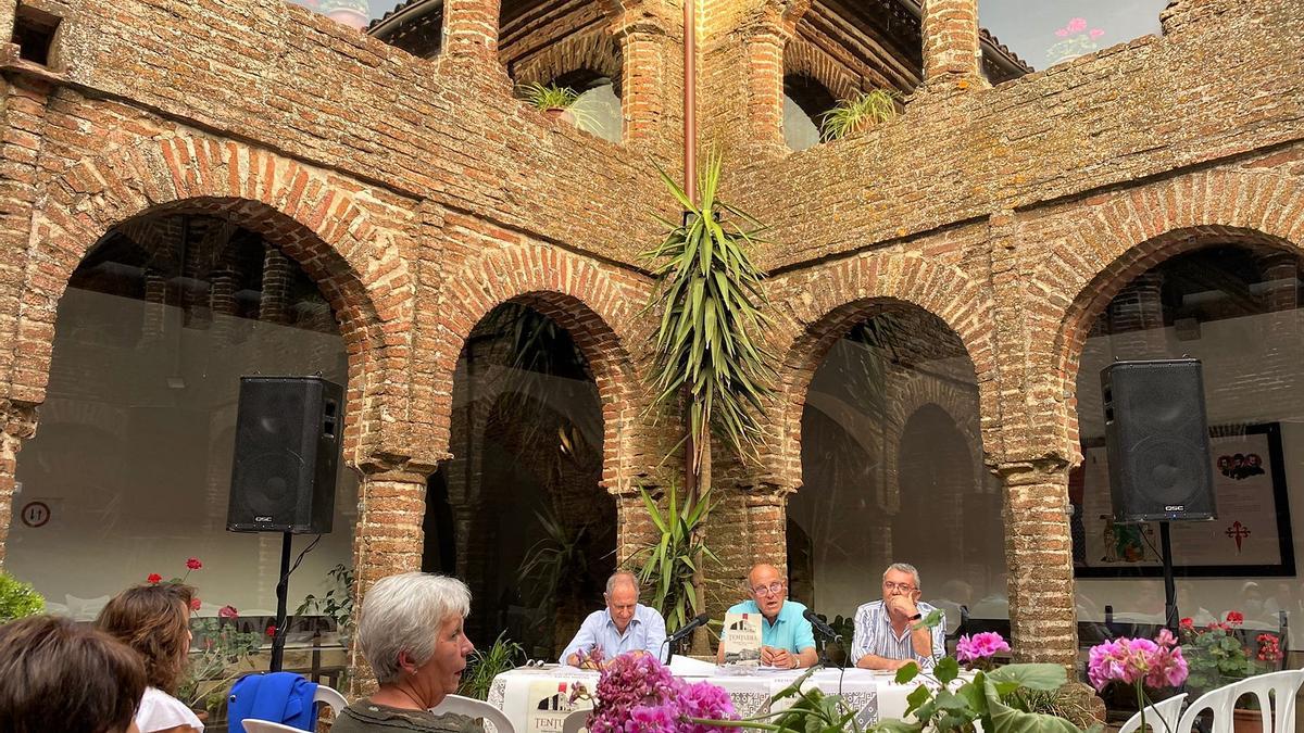 El claustro mudéjar de Tentudía transformado en auditorio.