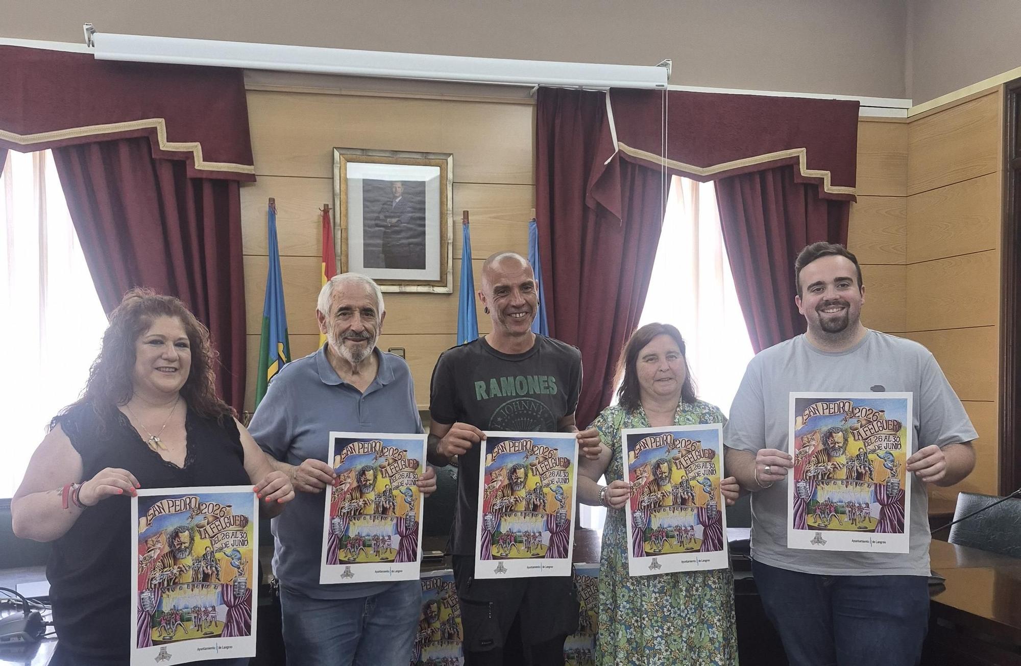 Por la izquierda, Liliana Mata, Juan José Vega, Pablo Álvarez, Sandra Zapico y Kevin Ordoñez, en la presentación de las fiestas de San Pedro.