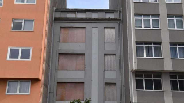 Viviendas sin ocupantes y tapiadas en A Coruña. |   // VÍCTOR ECHAVE
