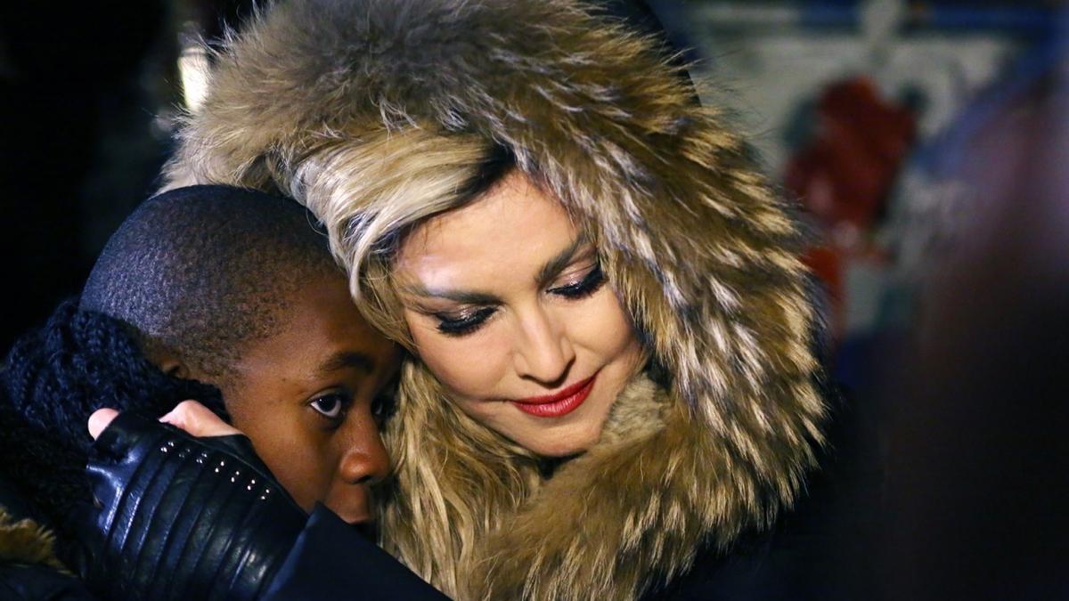 Madonna adopatará a dos niños de Malawi